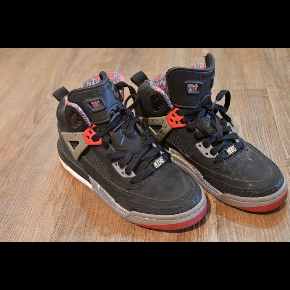 Used Jordan Spizike Size 5 in kids (size 6 in women)